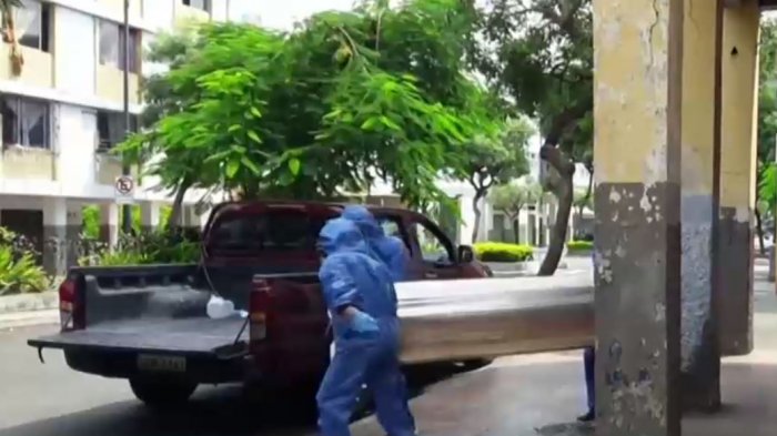 Denuncian que funcionarios de morgues en Ecuador piden dinero para entregar cuerpos