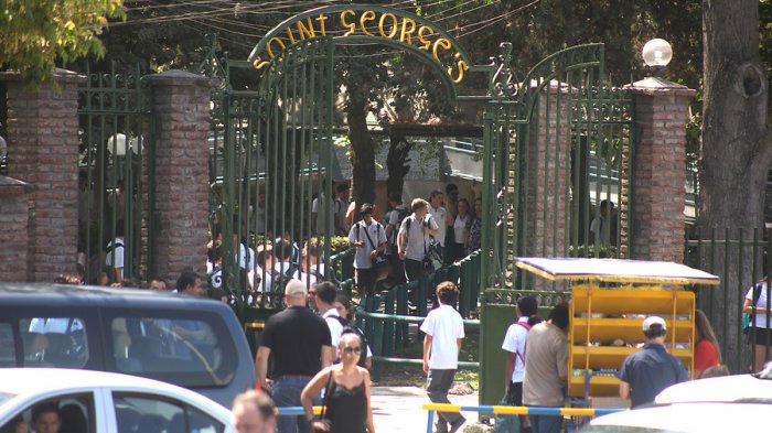 Marido de profesora del Saint George's murió tras pasar dos semanas hospitalizado con COVID-19