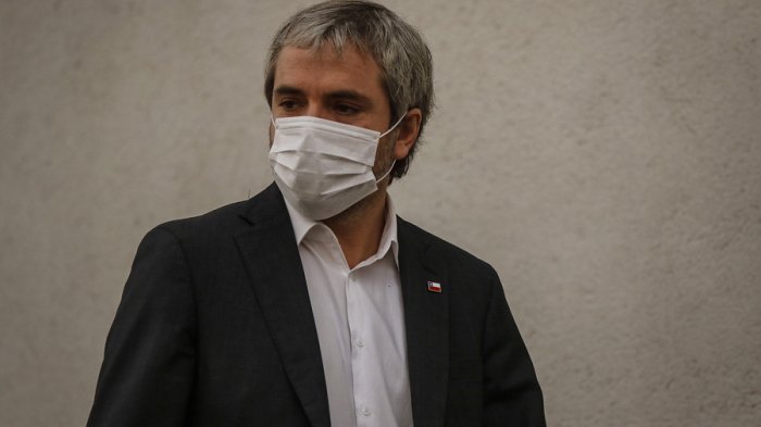 Gonzalo Blumel informó que 41 mil automóviles salieron de la RM con sus respectivos permisos