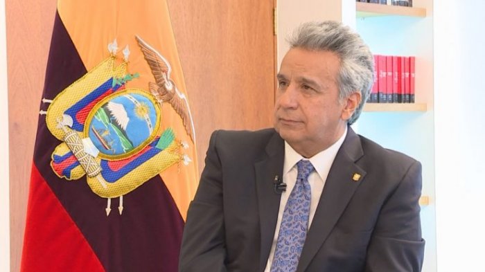Presidente de Ecuador reduce en un 50% su sueldo y el de su gabinete