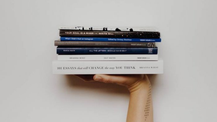 Para pasar la cuarentena: ¿Qué leen los conductores de Chilevisión y CNN Chile?