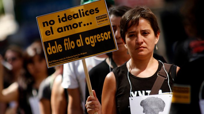 Violencia hacia las mujeres: Llamados a Carabineros por maltrato físico aumentan en un 19%