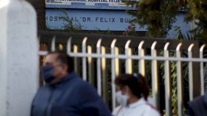 Largas filas para conseguir medicamentos en el Hospital Félix Bulnes: Subsecretario Zúñiga pidió disculpas a los pacientes