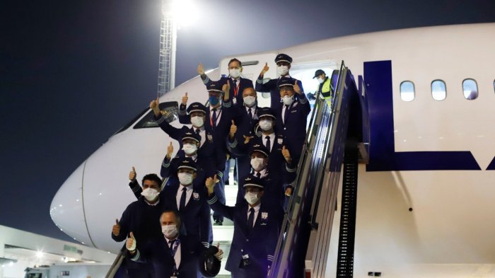 Llegan a Chile un millón de mascarillas donadas por la familia Luksic para el personal de salud