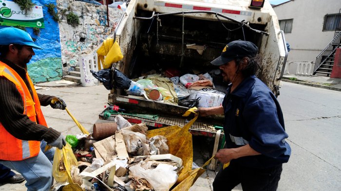 Municipalidad de Penco entregará bono de más de un millón de pesos a sus recolectores de basura