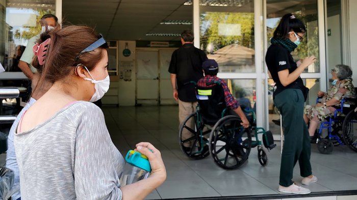 Dirección del Hospital del Salvador confirma seis funcionarios contagiados con COVID-19