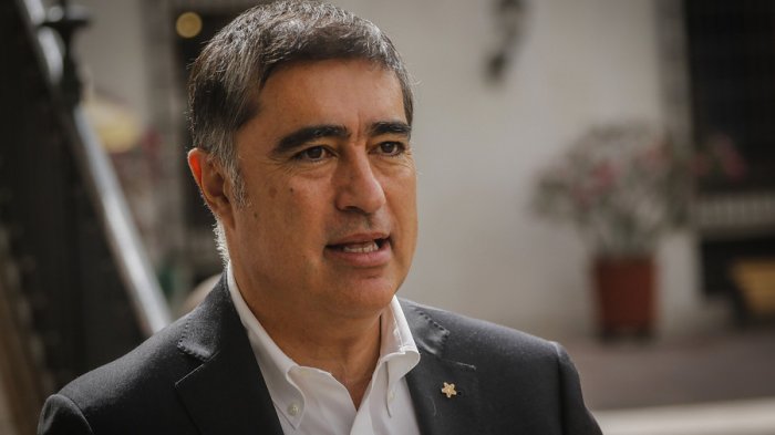 Mario Desbordes emplaza a ministro Mañalich a dejar de utilizar Twitter y limitarse a temas vinculados a la salud