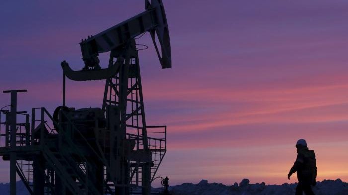 Histórica caída: Precio del petróleo se desploma debajo de los US$ 0