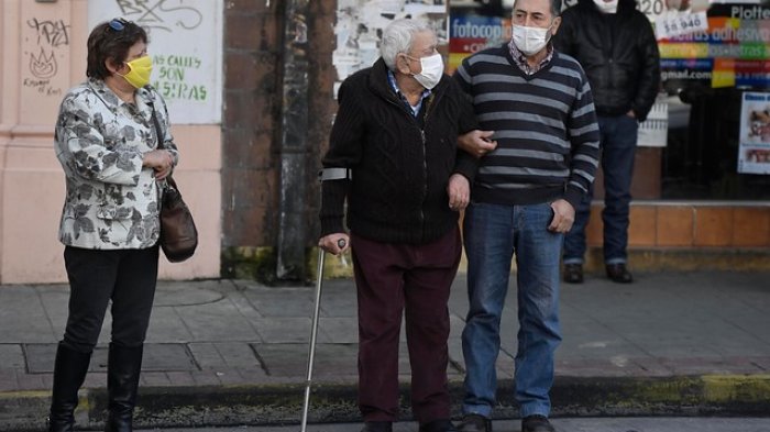 El piso mínimo son $300 mil: Oposición exige al gobierno modificar el Ingreso Familiar de Emergencia
