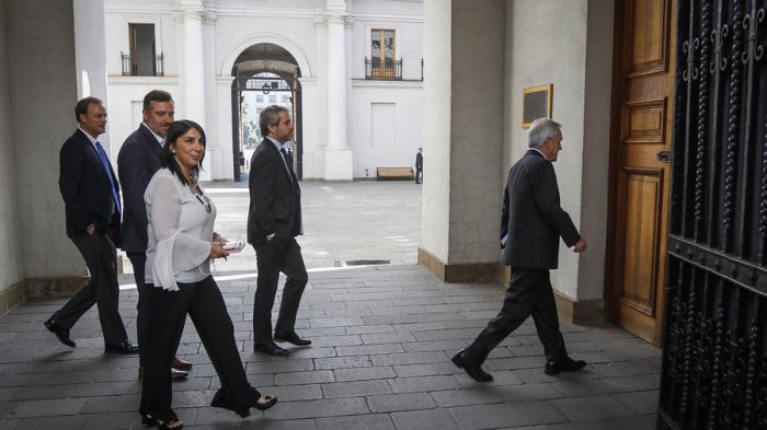 Gobierno dio marcha atrás y retiró indicación que excluía a ministros de la reducción de remuneraciones