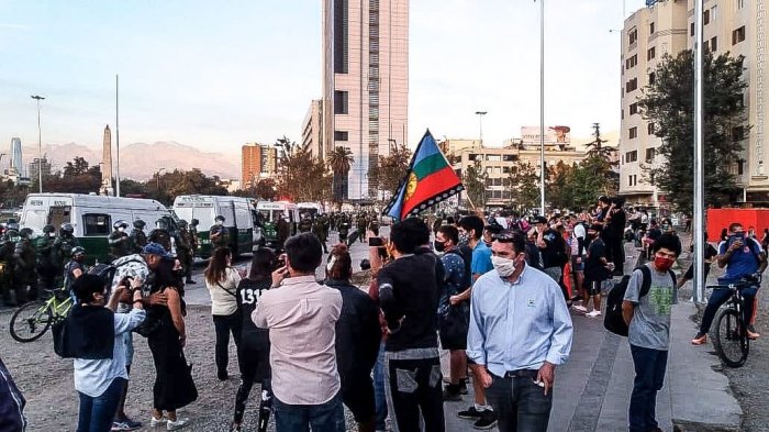Carabineros detuvo a 14 personas durante manifestación en Plaza Italia contra la 