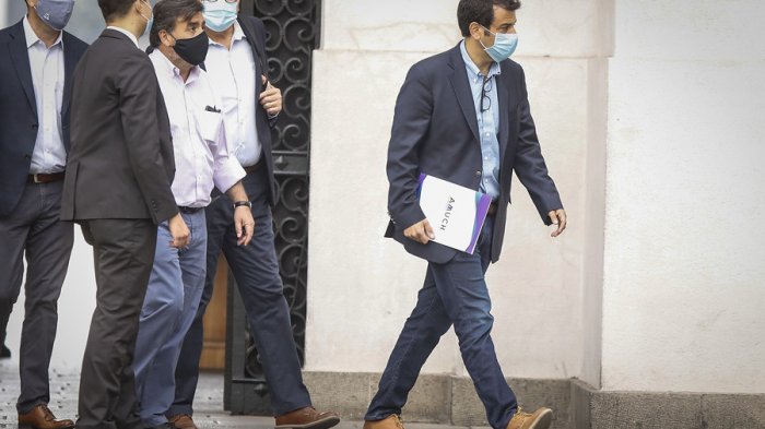 Gobierno establecerá coordinación especial entre alcaldes y el Minsal tras polémica por dichos de Mañalich