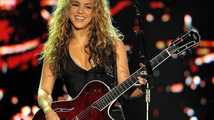 Shakira compartió su diploma en Filosofía Antigua y agradeció a Platón por la 