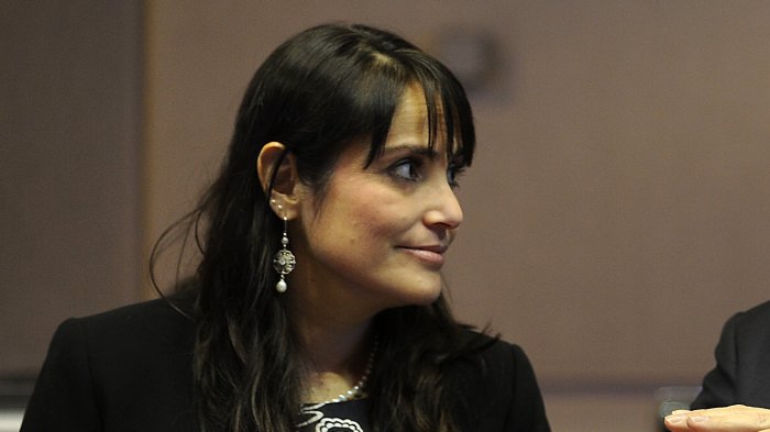 Economista Michèle Labbé cree que el combustible debería bajar cerca de $210 en Chile