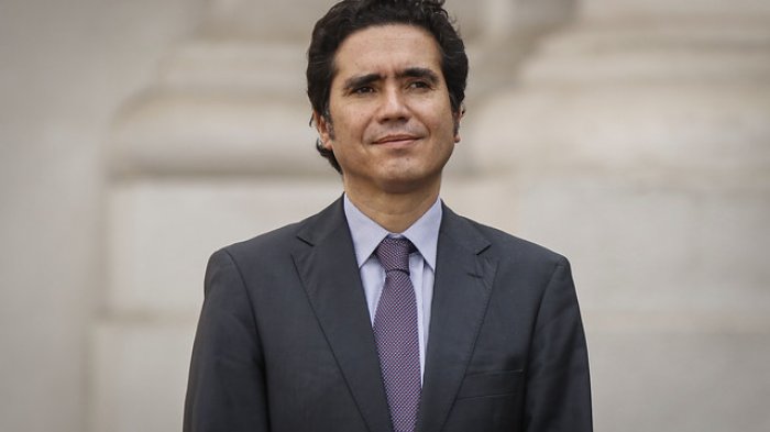 Briones a favor de que directores de empresas bajen sus sueldos: 