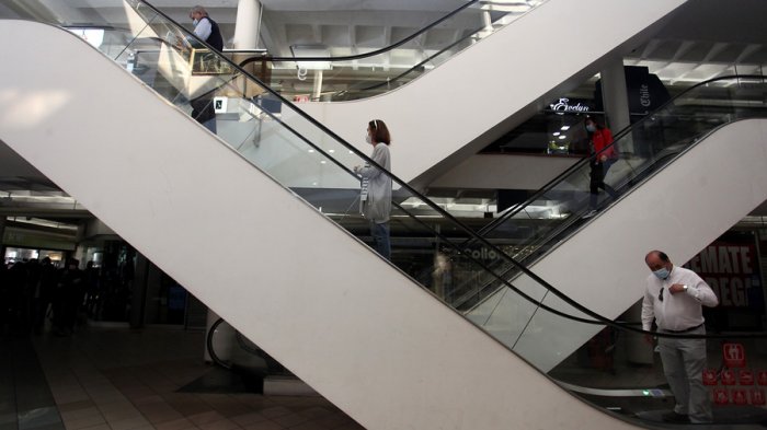 Uso de tecnología y clientes incógnitos: Así es el día de prueba del Mall Apumanque en Las Condes