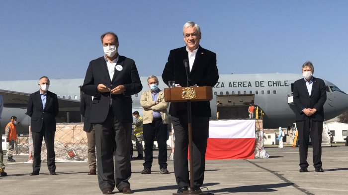 Presidente Piñera recibe los primeros 117 ventiladores mecánicos donados por la CPC