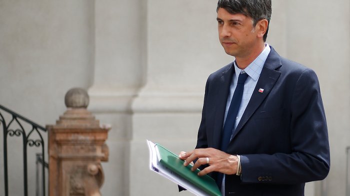Ministro de Ciencias desmiente ausencia de datos sobre COVID-19 en Chile