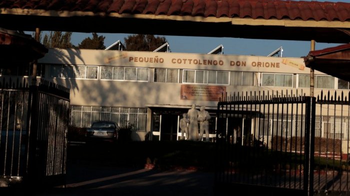 Confirman muerte de dos adultos mayores tras brote de COVID-19 en hogar de Cottolengo en Cerrillos