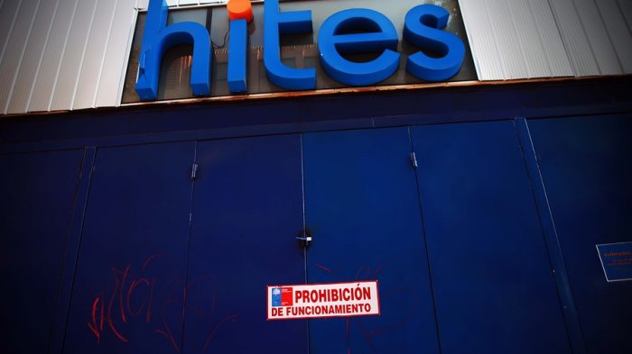 Seremi de Salud clausura e instruye sumario a multitienda que permanecía abierta pese a cuarentena en Santiago