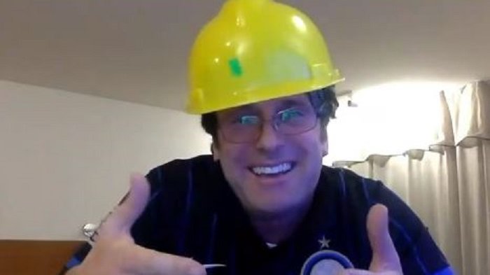 Kramer perdió con De Tezanos, pero hizo reír a todos imitando a Lavín, Farkas, Alexis, Massú y Claudio Palma