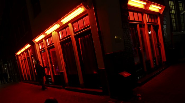 Trabajo sexual: Cómo las actrices porno, escorts y cabarets han sido impactadas por el coronavirus