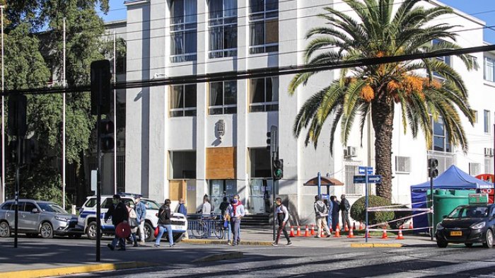 Iquique y Chillán: Allanamientos simultáneos dejan concejales y funcionarios públicos detenidos