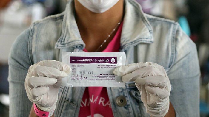 Dio positivo por COVID-19 y la clínica demoró más de una semana en tramitar su licencia médica