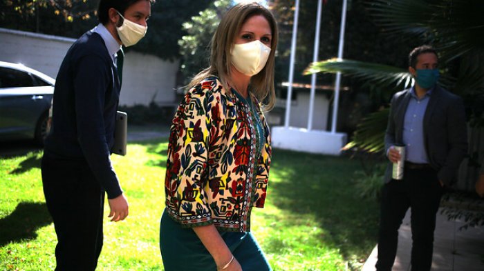 Ministra Santelices acusa que el 17% de los llamados a la línea para denunciar violencia intrafamiliar son pitanzas