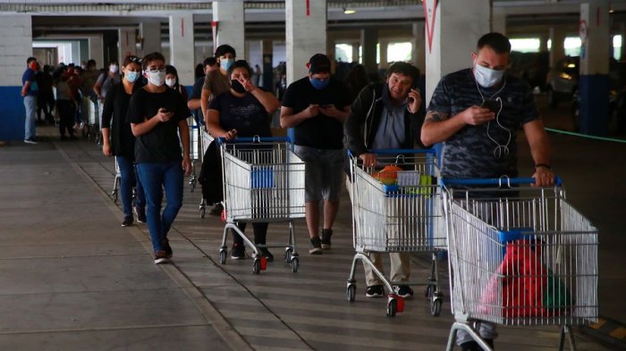 Usar alcohol gel y tocar lo menos posible: Cómo ir al supermercado sin contagiarse en el intento
