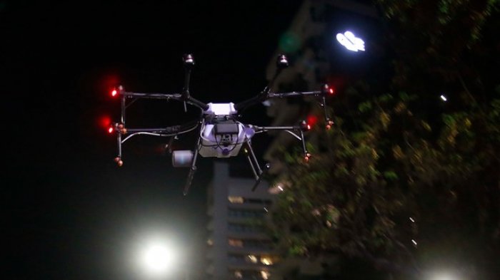 En Peñalolén vigilan las calles con un dron: Delitos y fiestas en pleno toque de queda en comunas con cuarentena