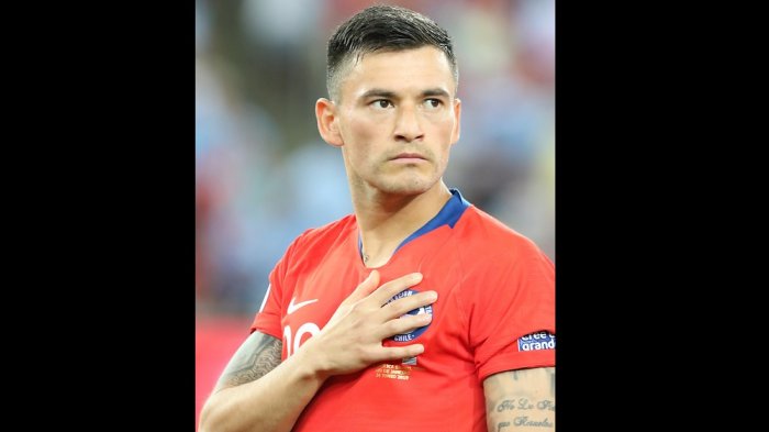 Trabajadora del Cesfam de Puente Alto reveló que Charles Aránguiz regaló mascarillas y alcohol gel