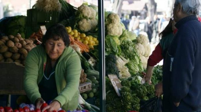 Vendedor que atendía en feria libre de Maipú fue detenido tras confirmar que era caso positivo de COVID-19