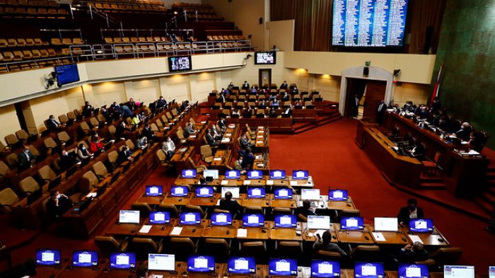 Los parlamentarios que no podrían ir por un nuevo periodo de aprobarse límite a la reelección