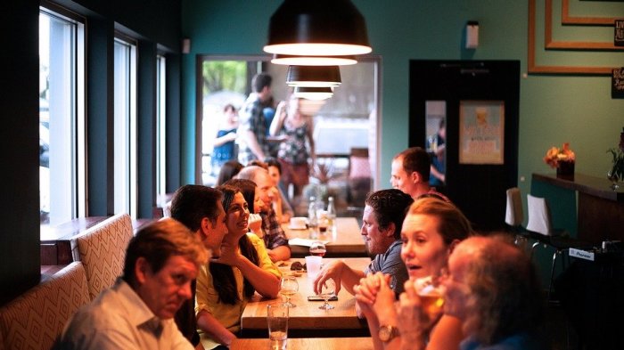 Este experimento en un restaurante muestra qué tan rápido puede propagarse el coronavirus