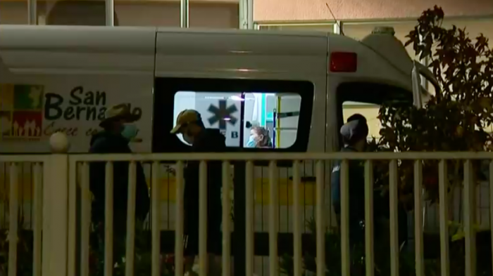 Pacientes esperando atención en ambulancias: Así fue la noche de colapso en el Hospital El Pino