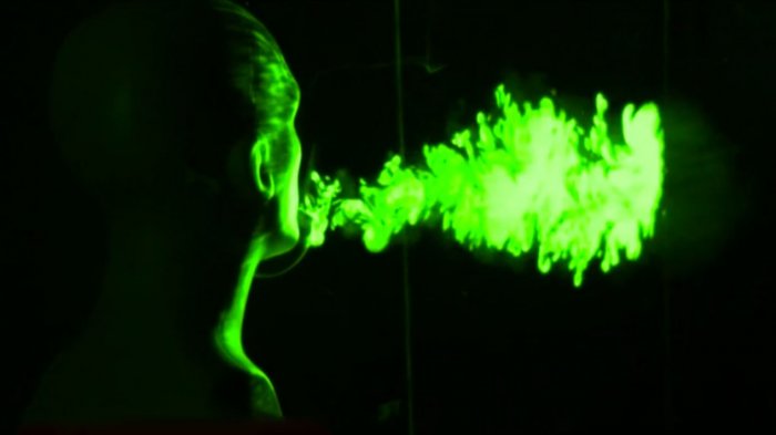 Así se ve cuando toses sin mascarilla (y cómo ayuda cuando te la pones)