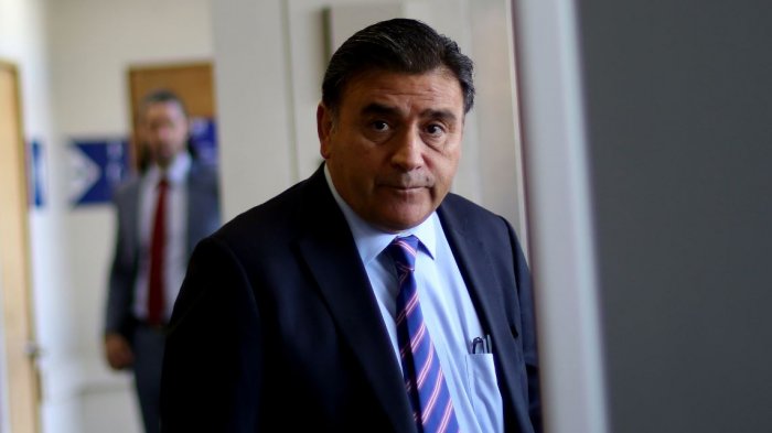 Alcalde de Colina dice que ambulancias que trasladan pacientes COVID-19 al San José deben esperar hasta 8 horas