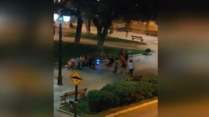 Carreras de autos y hasta un partido de béisbol en la calle: Las infracciones a la cuarentena en Santiago