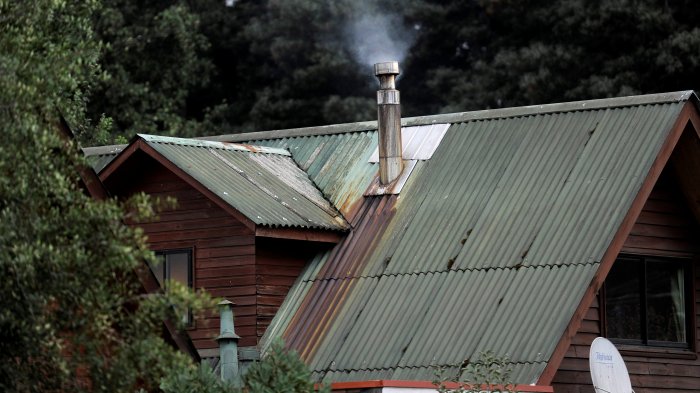 Frío, contaminación y COVID-19: La amenaza del duro invierno que viene en el sur de Chile