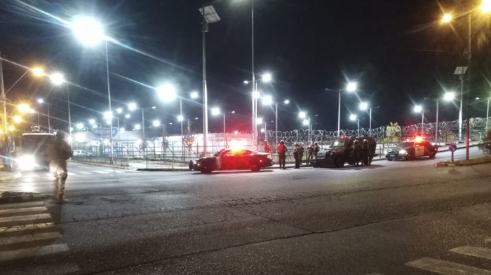 Carabineros sorprendió a cerca de cien personas que iban a saquear supermercado en Maipú: 9 fueron detenidos