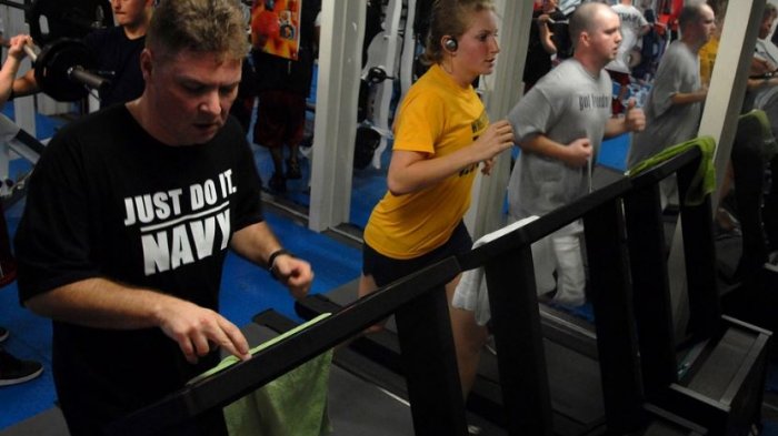 Adiós al gimnasio mientras dure la pandemia: Los riesgos de la actividad física en grupo