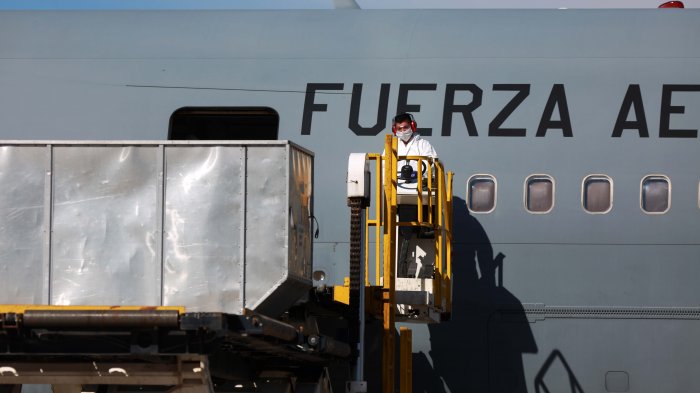 Llegan a Chile más de 15 toneladas de insumos de protección médica y 11 nuevos ventiladores mecánicos