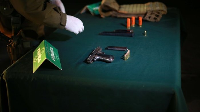 Intentaron huir por los techos, pero los atraparon: Operativo policial antidrogas deja a 8 detenidos en La Legua