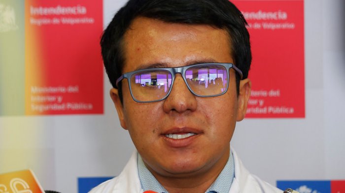 Espera resultados por COVID-19: Internan en UCI a seremi de Salud de Valparaíso