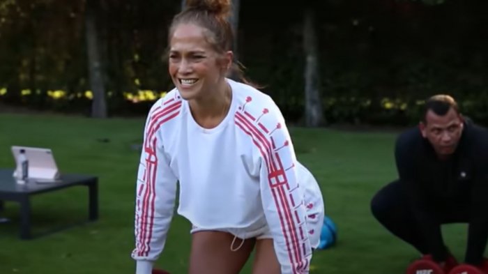 20 minutos de “HIIT”: El duro entrenamiento con que J-Lo se mantiene en forma (y que tú podrías intentar en casa)