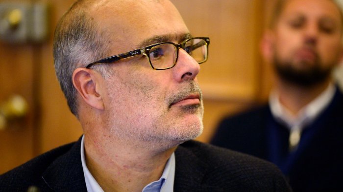 Ex ministro Valdés llamó a reevaluar bonos y subsidios de cesantía: 
