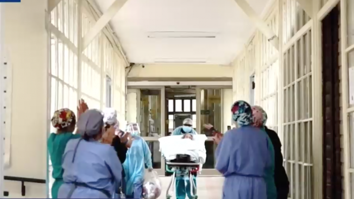 Mujer de 106 años fue dada de alta tras superar el COVID-19 en Santiago