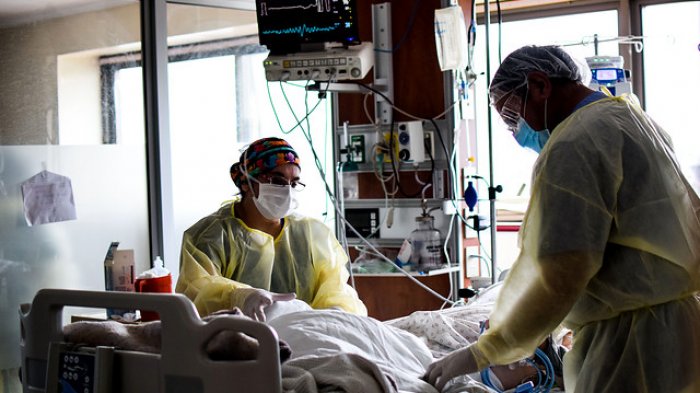 Pacientes con ventilador mecánico: 10% de internados en la RM están fuera de una UCI