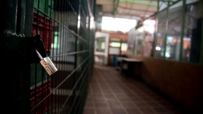 Ventas presenciales en la RM sufrieron histórica caída de 45,9%